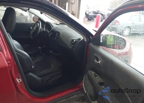 2018 Jeep Compass Altitude из США, поврежденный, VIN 3C4NJCBB7JT407241